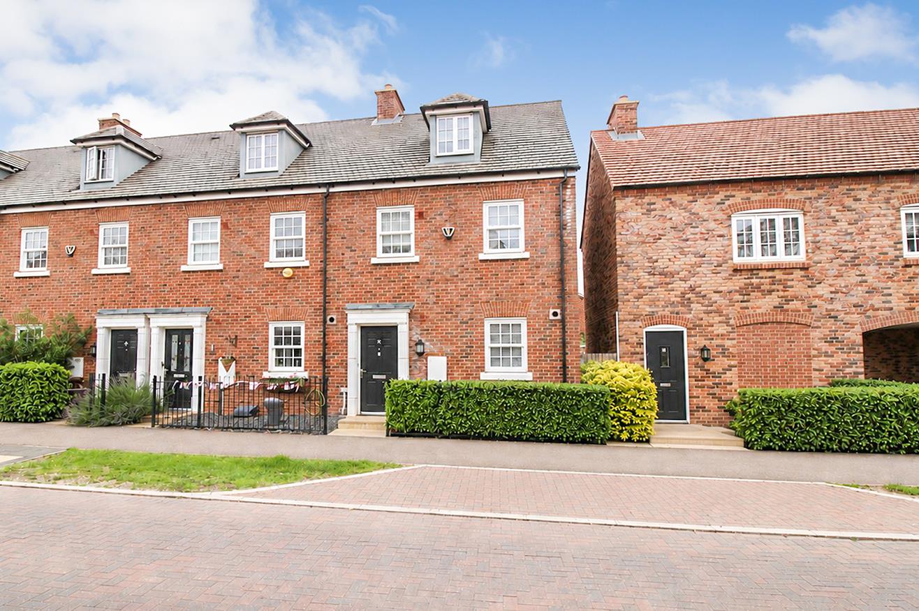 3 bed property in King Alfred Way, Bedford